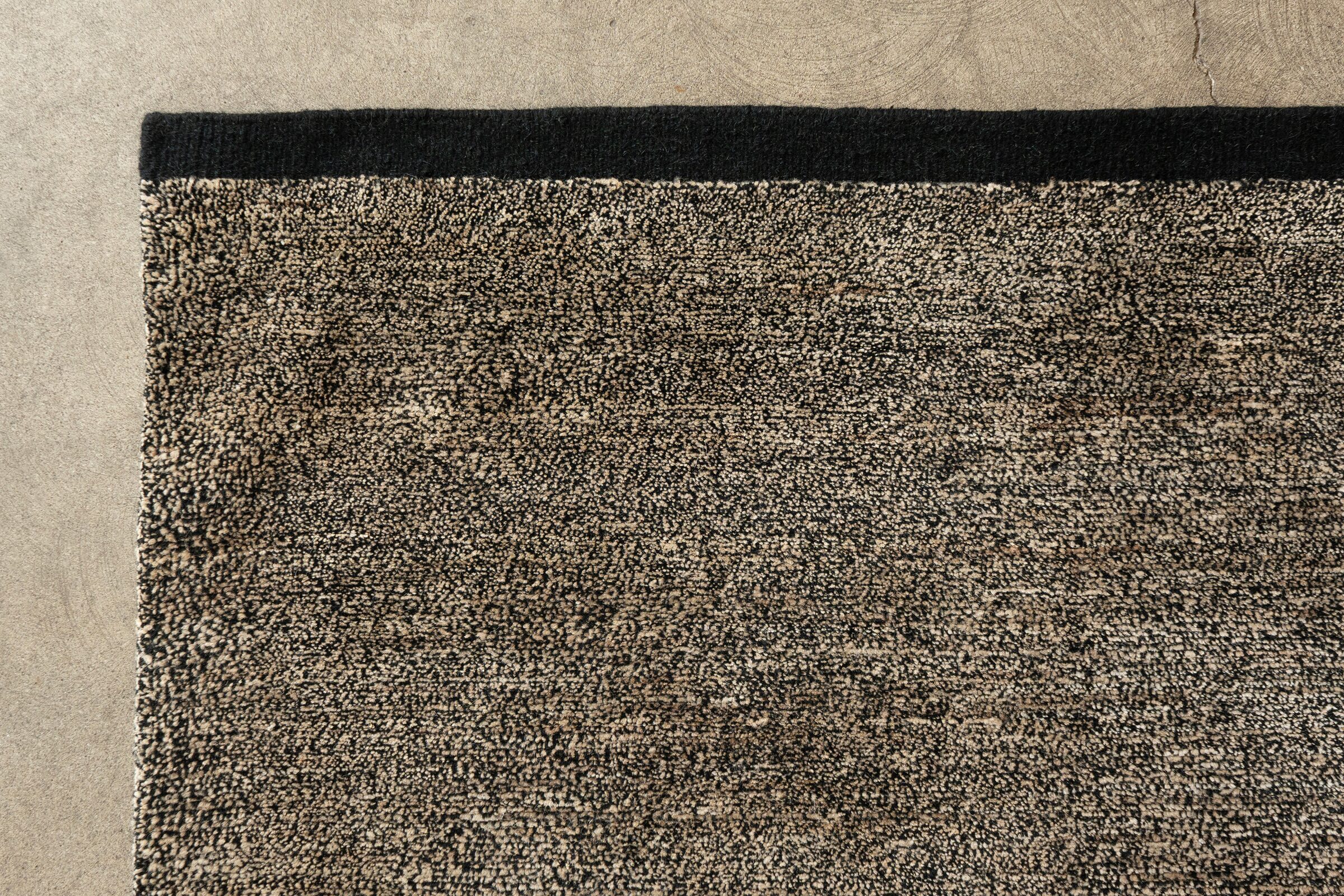ALLO/WOOL - BLACK rug from the textures series by WOVEN