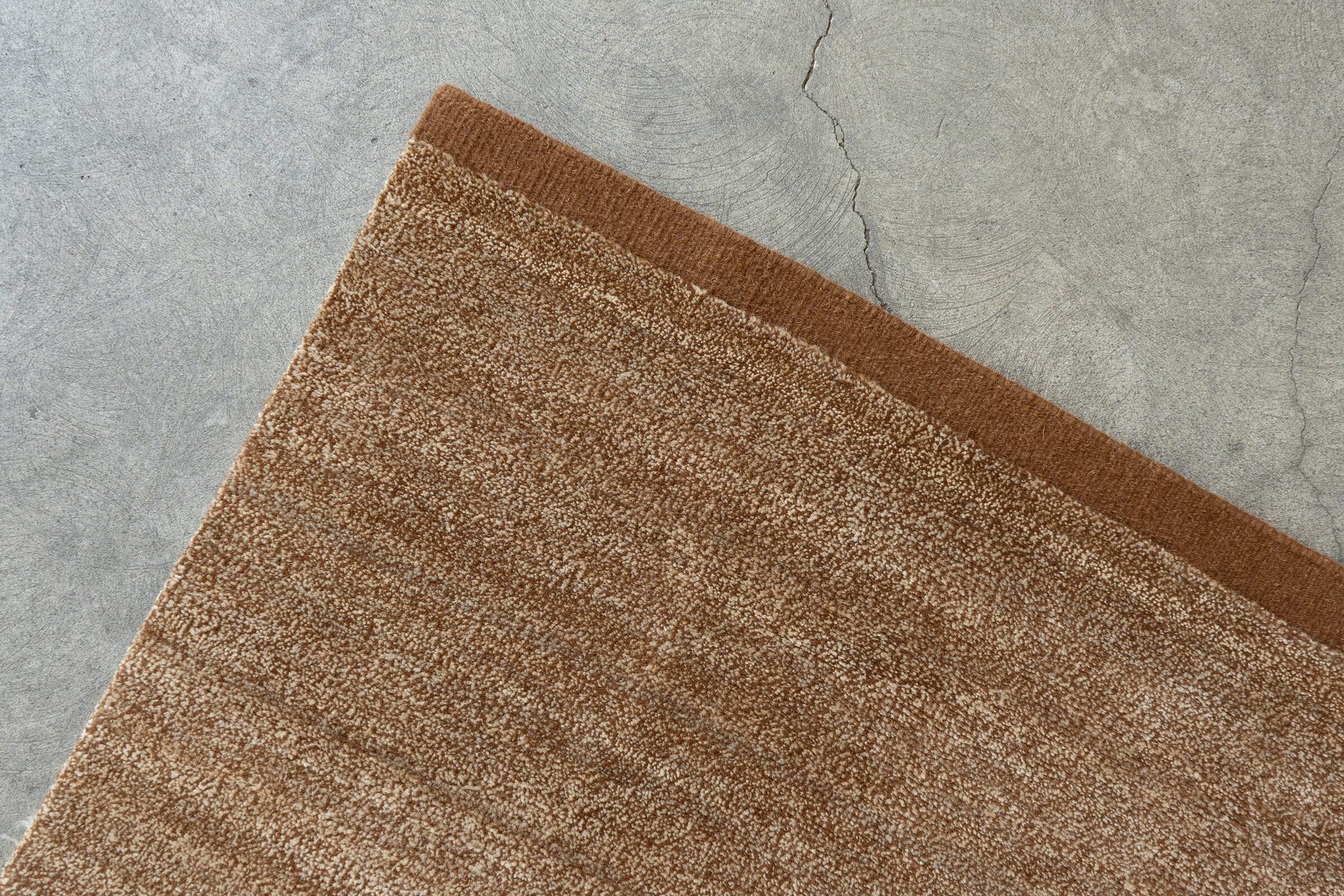 ALLO/WOOL - DARK BRONZE rug from the textures series by WOVEN