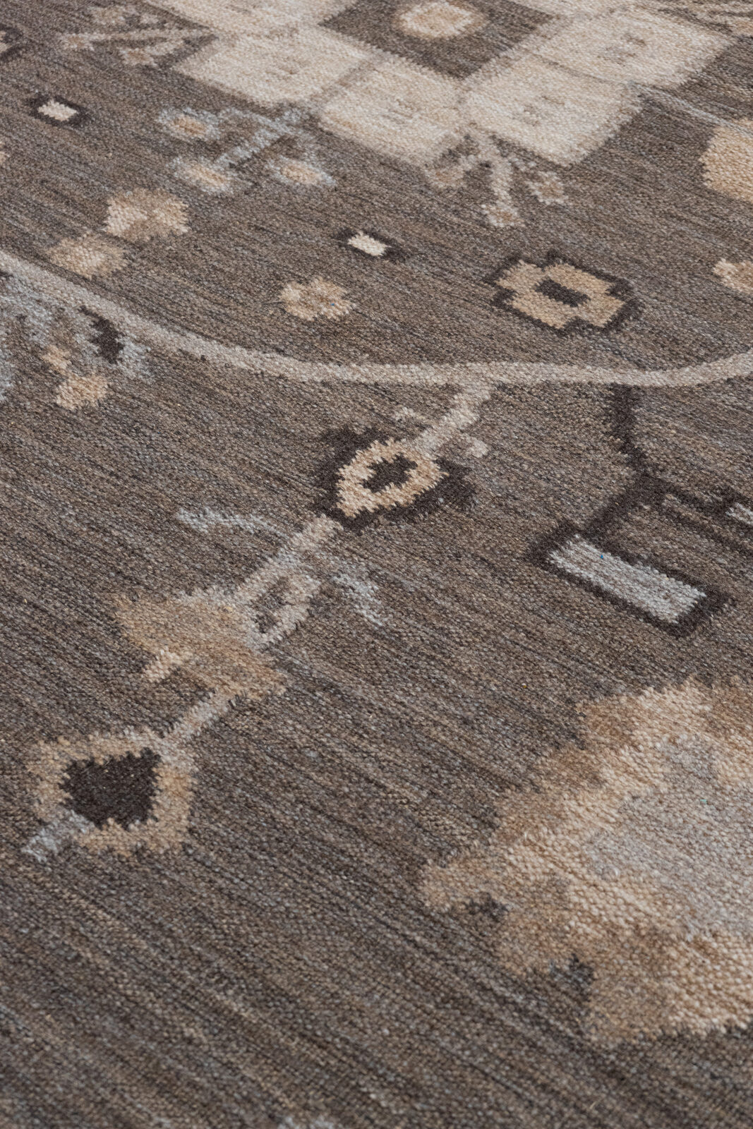 LYS - SPARROW rug from the STUDIO WOVEN series by WOVEN