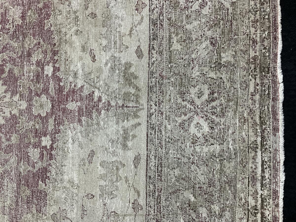 Agra / 11540 rug from the agra series by WOVEN
