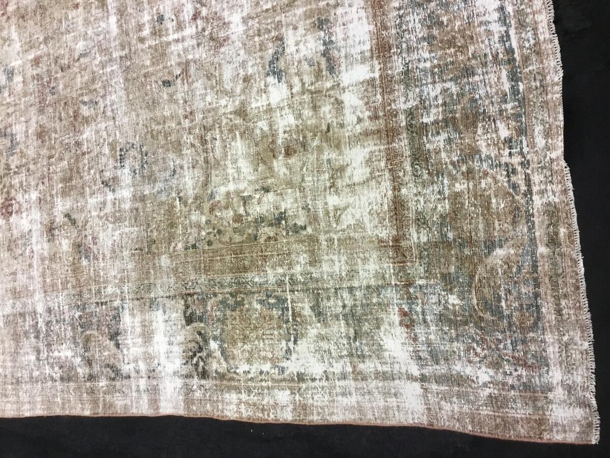 Mahal / 27622 rug from the turkish series by WOVEN