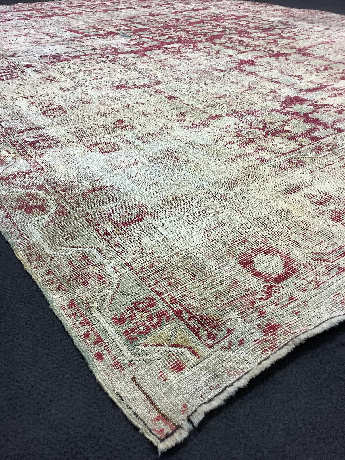 Ghiordes / 31052 rug from the ghiordes series by WOVEN