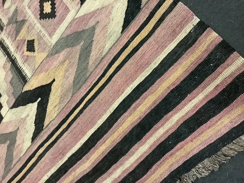 Vintage Inspired Kilim / 18967 | WOVEN