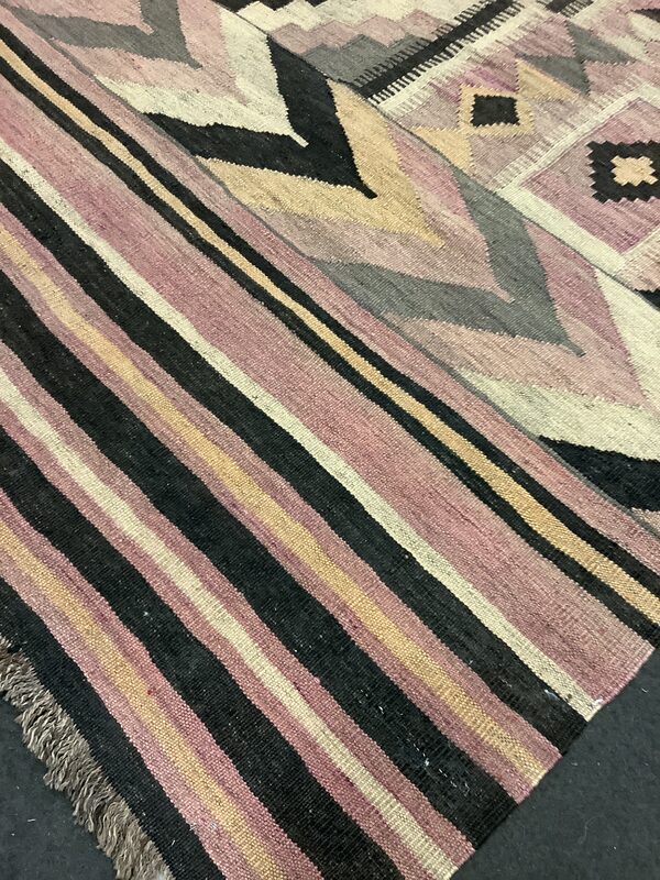 Vintage Inspired Kilim / 18967 | WOVEN