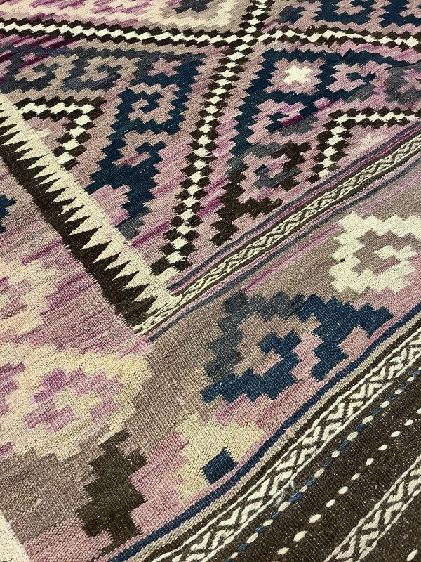Vintage Inspired Kilim / 18970 | WOVEN