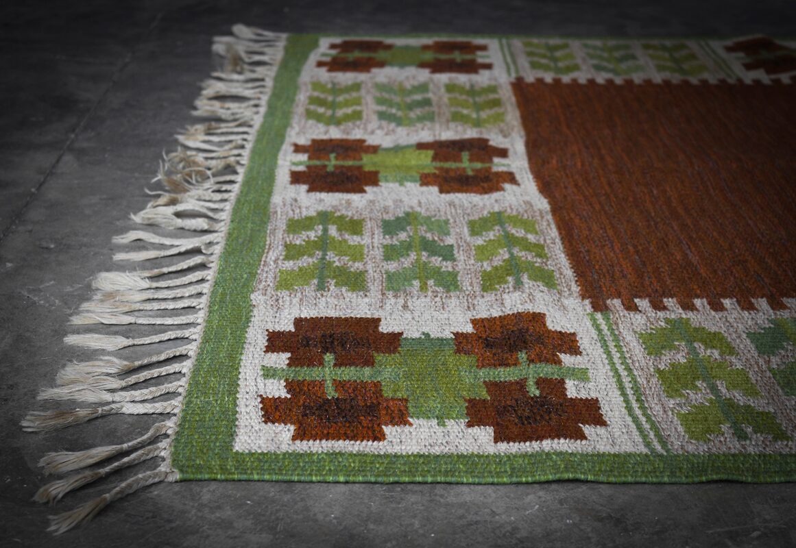 Swedish / 19691 | WOVEN