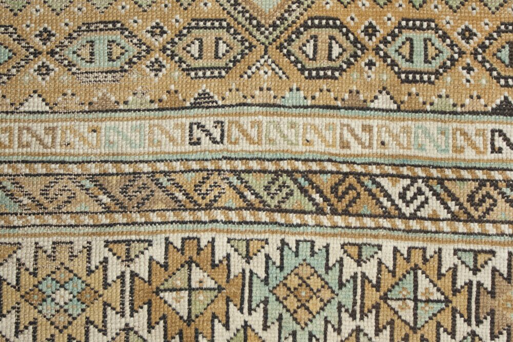 Caucasian / 21123 | WOVEN
