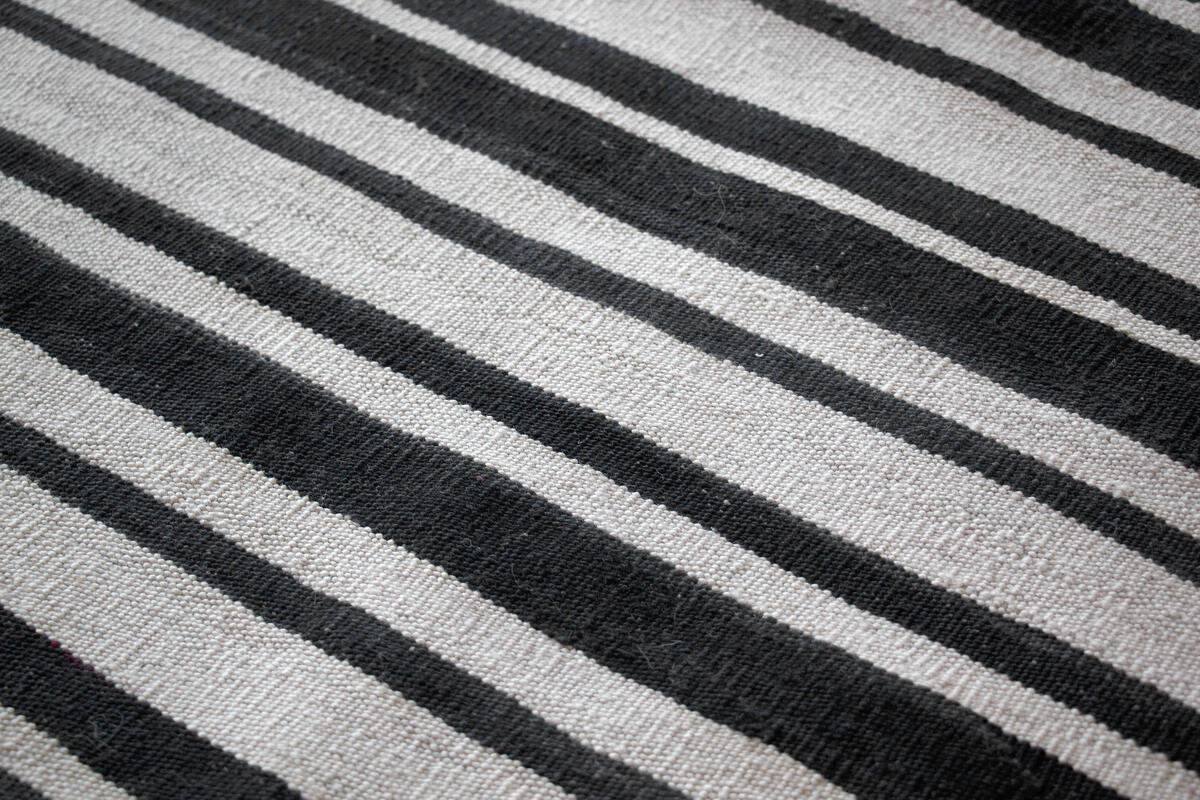 vintage inspired kilim - black/ivory / 22297 | WOVEN