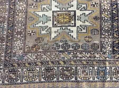 caucasian / 20130 | WOVEN